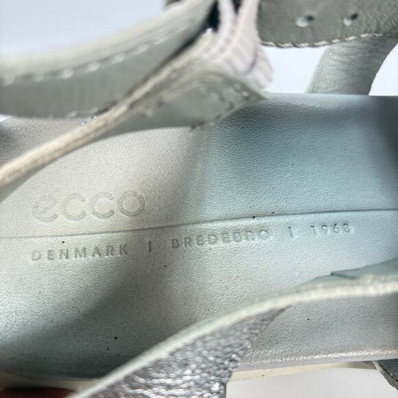 ECCO Flowt LX Silver Leather Sandals Comfort Walking Women’s Size US 6.5 EU 37 - Picture 8 of 9